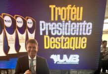 Presidente Dinho recebe Troféu Destaque nacional e reforça compromisso com gestão participativa