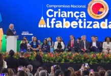 João Azevêdo recebe em Brasília Selo Ouro de Alfabetização e reafirma compromisso com Educação