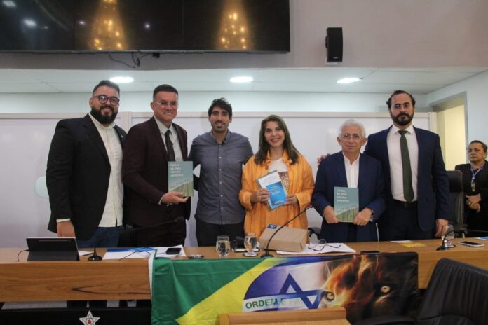 8cf3951bc442694b21fbec11b7f31864