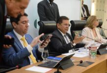 Adriano Galdino apresenta nova programação da TV Assembleia durante sessão da ALPB