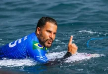 WSL: Ítalo Ferreira domina tubos em Teahupo’o e avança às semifinais