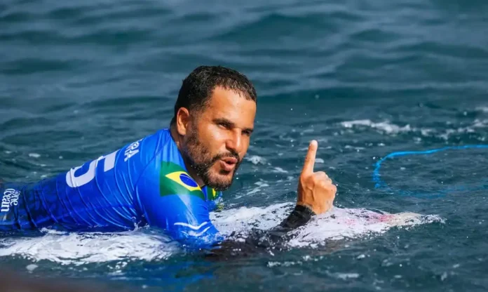 italo-ferreira-26tahiti-0z4a9976-matt-dunbar
